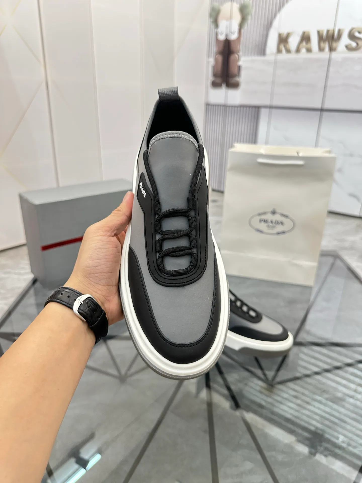 Men's shoes for sale 💰: 💰P600¥ High-end top quality Product trademark: Prada *"Prada*" low-top casual shoes Regular size: 38-45 (can be customized to 46) Product materials: Upper imported glue splicing original material, breathable lining, cowhide foot pads, original outsole. Number: 832